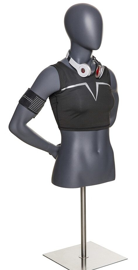 Busto mujer, brazos atras. Cabeza minimalista.